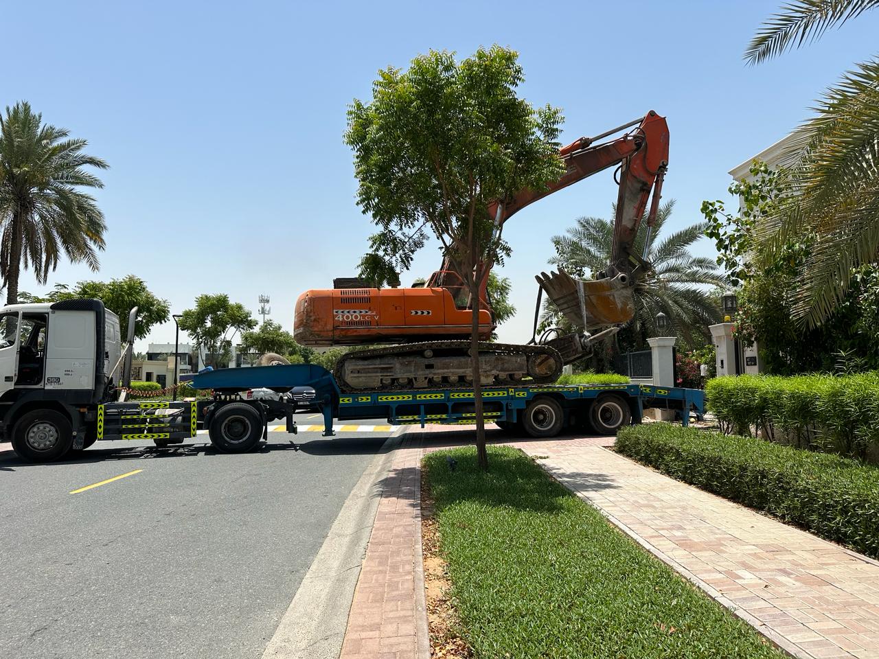 ORSU Demolition has effectively executed the demolition project for Villa HT 14 in Emirates Hills, employing advanced methodologies and cutting-edge techniques. Our stringent adherence to safety protocols and industry standards ensured the precise and efficient dismantling of the structure, showcasing our commitment to excellence in every aspect of the demolition process